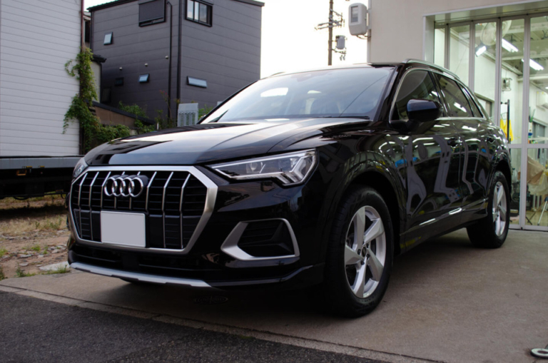 Audi Q3 ミトスブラックメタリック