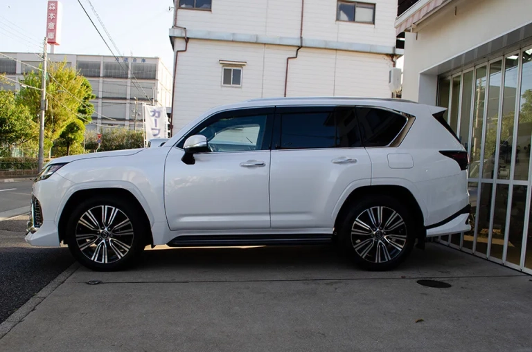 LEXUS LX600