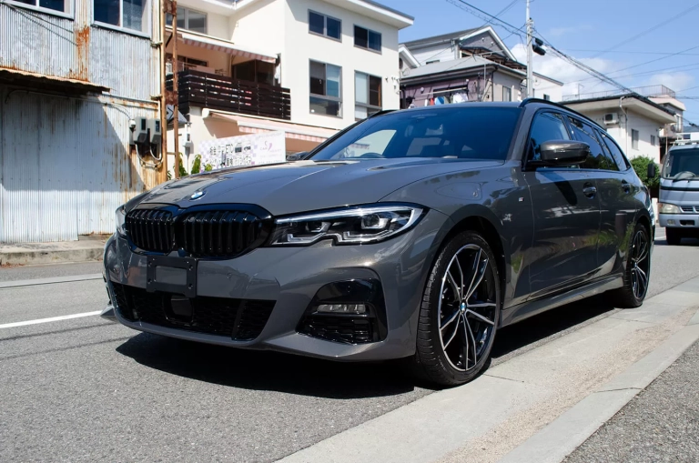 【カーフィルム】BMW 320d ツーリング (G21) トラバイトグレー