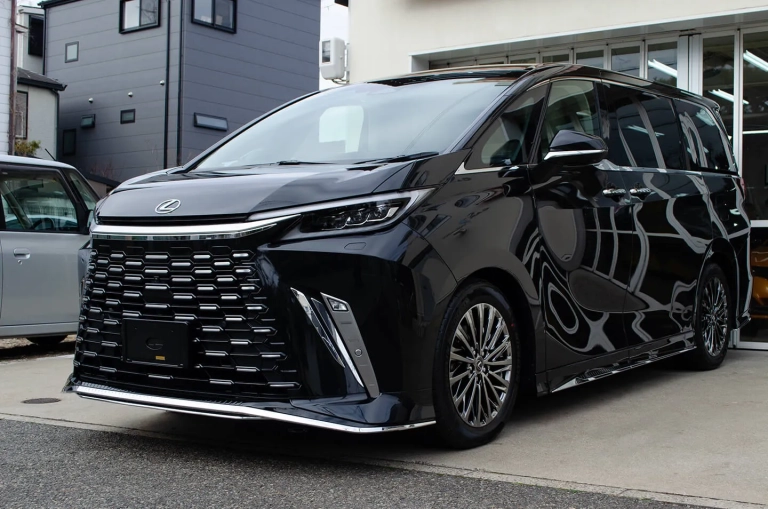 LEXUS LM