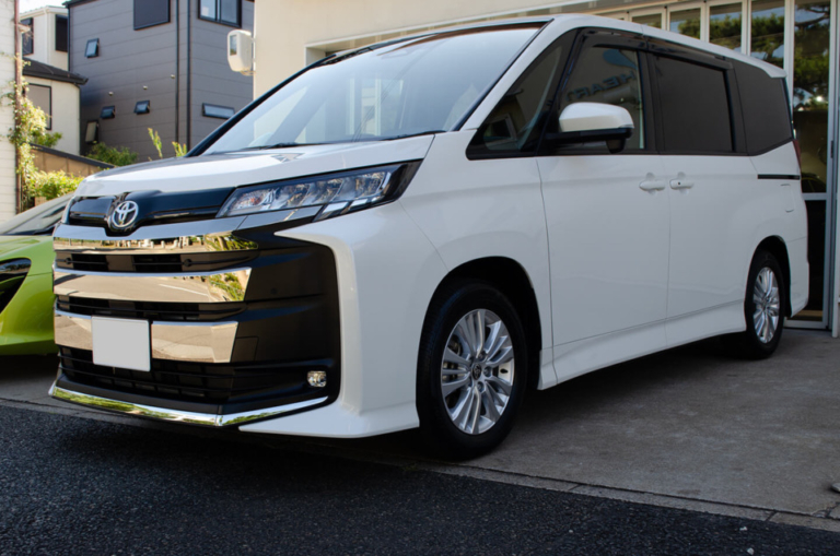 【スモーク断熱フィルム、コーティング】TOYOTA NOAH (90系) ホワイトパールクリスタルシャイン