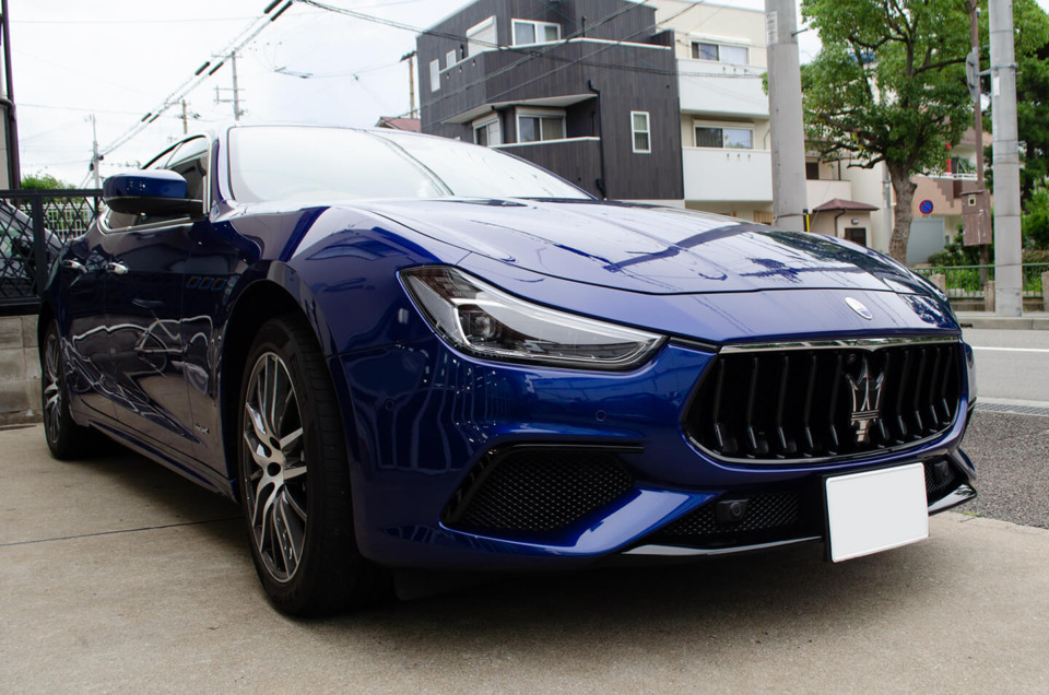 ガラス全面にフィルムを施工したMaserati Ghibli