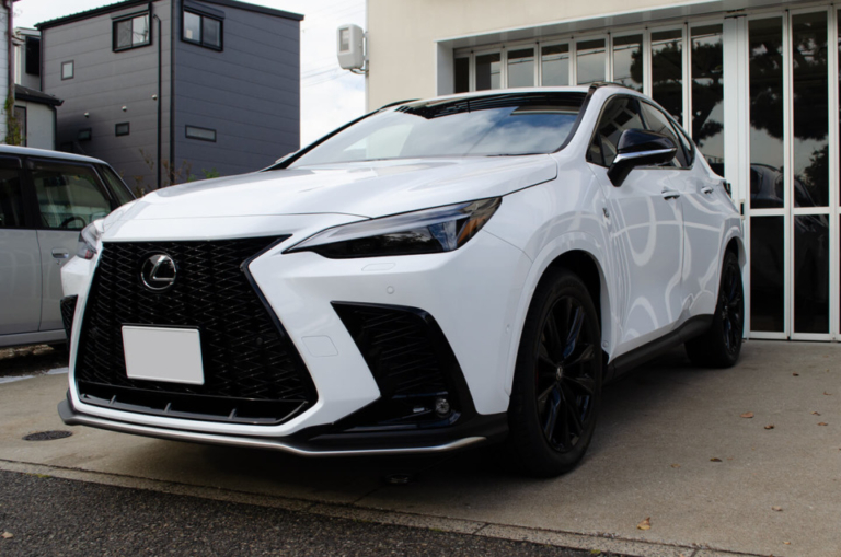 LEXUS NX450h+ (AZ20) ホワイトノーヴァガラスフレーク