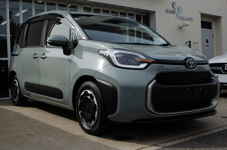 【スモーク断熱フィルム、コーティング】TOYOTA SIENTA アーバンカーキ(6X3)