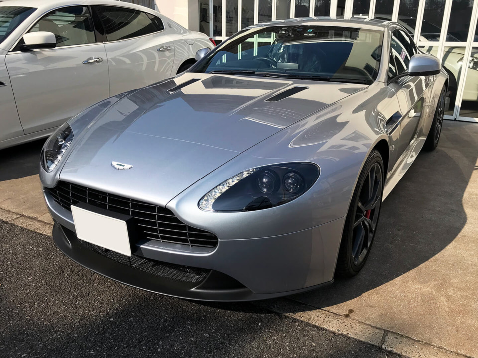 フロント三面に透明断熱フィルムを施工したASTON MARTIN V8 Vantage N430