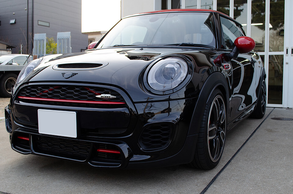 ヘッドライトリペア(研磨+プロテクションフィルム / スモーク)を施工したMINI JCW (F56)