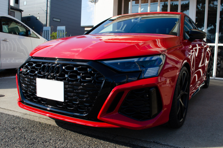 Audi RS3 スポーツバック タンゴレッドメタリック