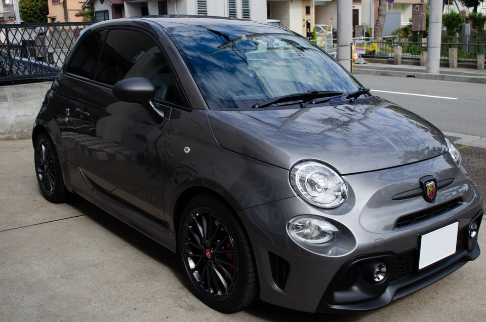 コーティングとプロテクションフィルムを施工したABARTH 595 COMPETIZIONE グリジオレコード