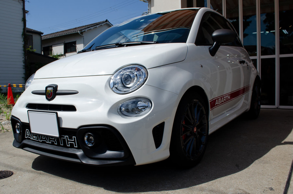 ボンネットなどにプロテクションフィルムを施工したABARTH 595 コンペティツィオーネ