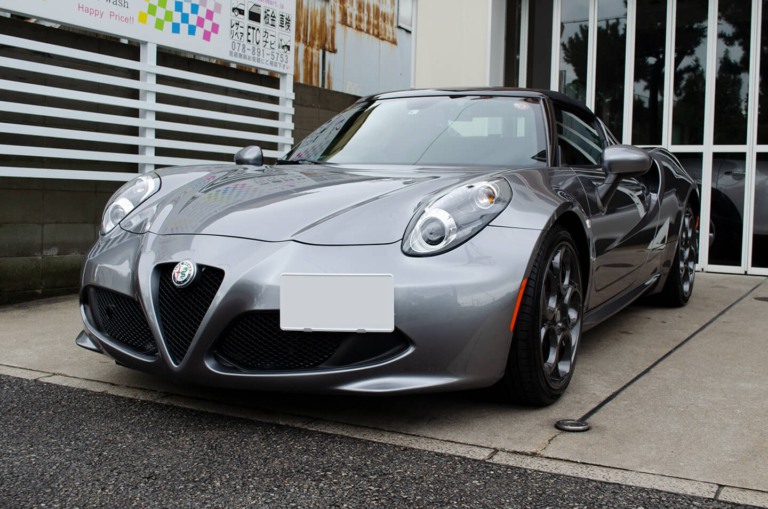令和元年式 Alfa Romeo 4C Spider バサルトグレー