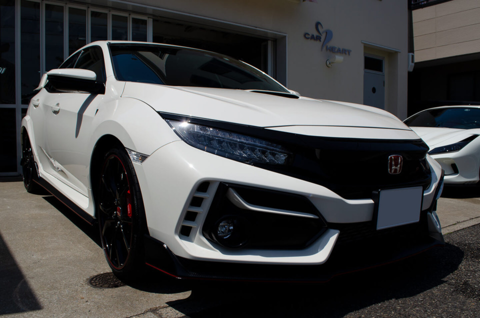 コーティングを施工したHONDA CIVIC Type R (FK8型) チャンピオンシップホワイト