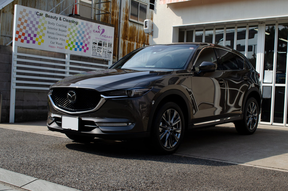 屋外で見るコーティングを施工したMAZDA CX-5 チタニウムフラッシュマイカ