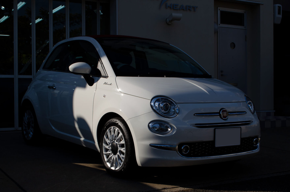 コーティングやプロテクションフィルムを施工したFIAT 500c ボサノバ ホワイト