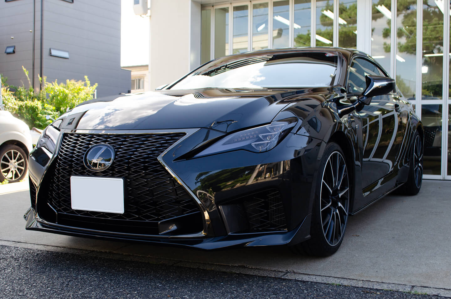 LEXUS RC F グラファイトブラックガラスフレークにコーティングやプロテクションフィルムなどを施工いたしました。