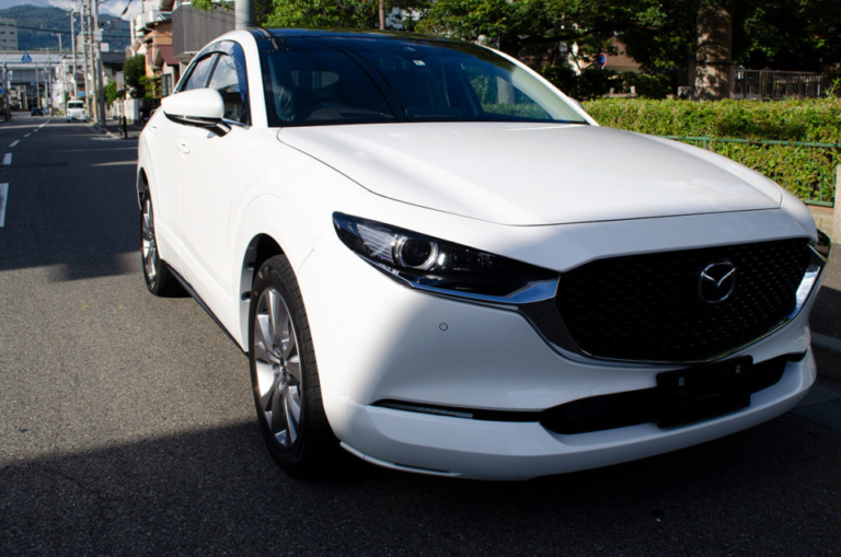 MAZDA CX-30 スノーフレイクホワイトパールマイカ(25D)