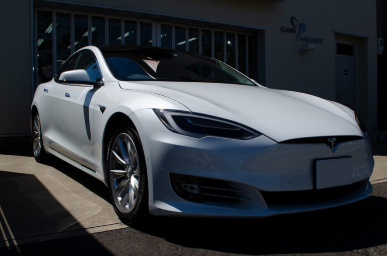 TESLA Model S パールホワイト マルチコート