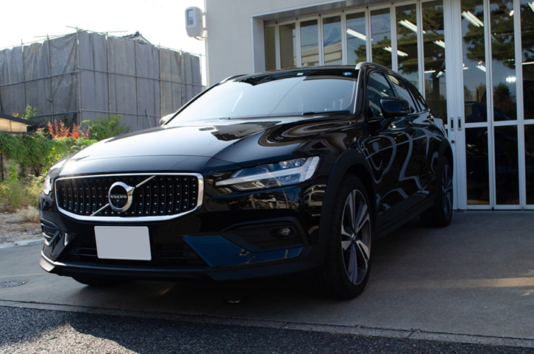 VOLVO V60 クロスカントリー オニキスブラックメタリック(717)