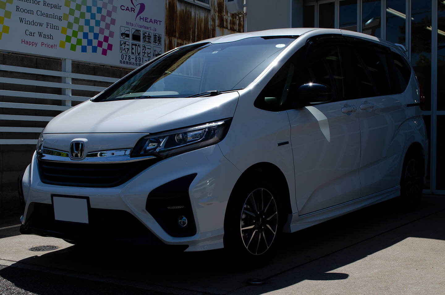 HONDA FREED Modulo X プラチナホワイト・パールにコーティングとプロテクションフィルムを施工いたしました