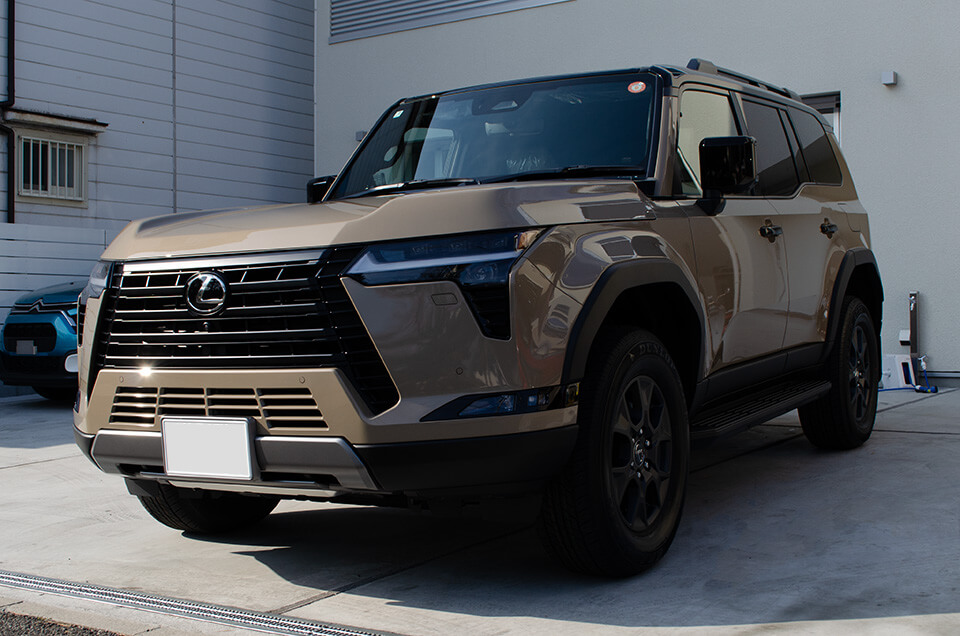 コーティングやスモーク断熱フィルムを施工したLEXUS GX550 OVERTRAIL+ ムーンデザート(M08)