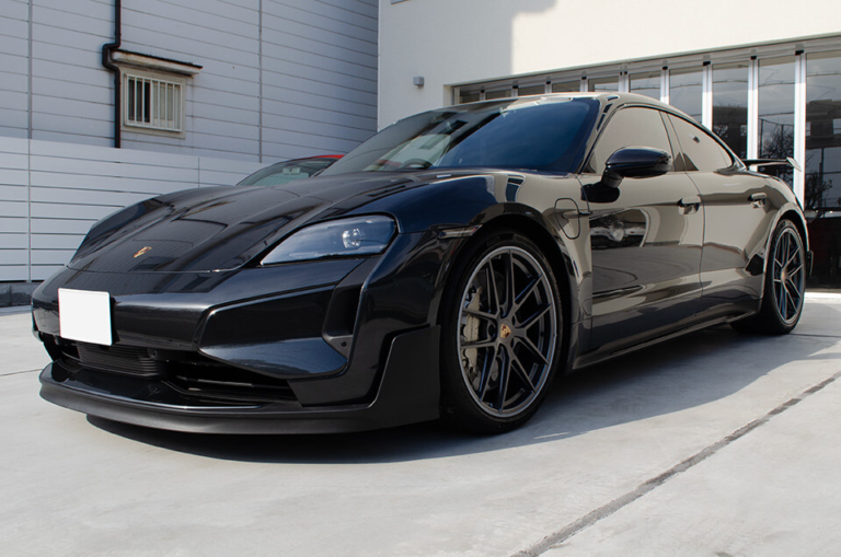 PORSCHE Taycan Turbo GT Weissach package
