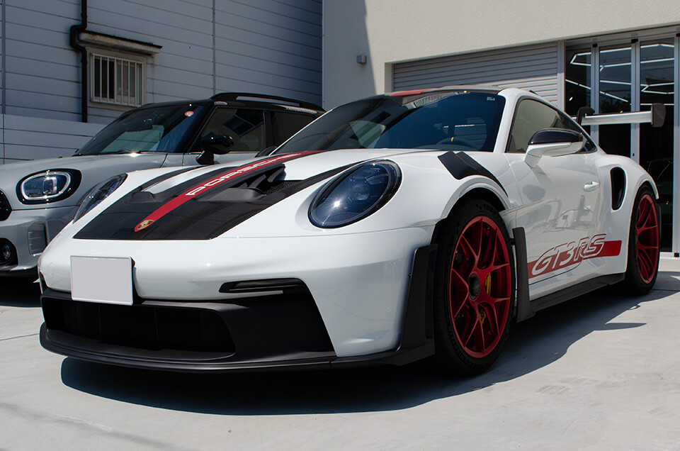 オリジナルストライプを施工したPORSCHE 911 GT3 RS Type 992