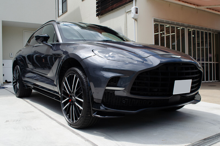 【フロントガラスにプロテクションフィルム】ASTON MARTIN DBX