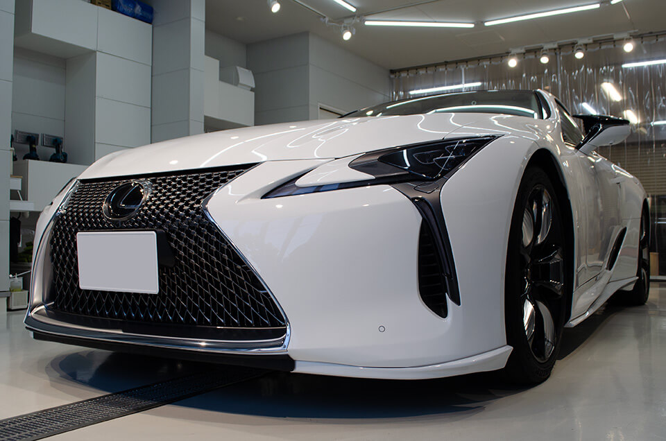 LC500のフロント周りにプロテクションフィルムを施工