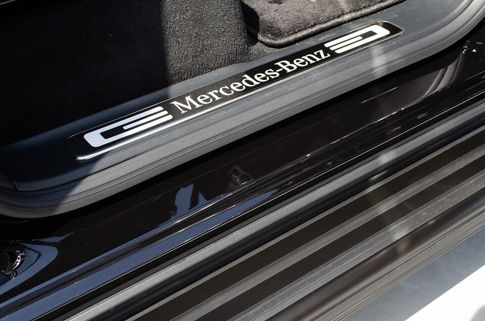 マットブラックのプロテクションフィルムを施工したMercedes-Benz G450d(W465)のランディングボード