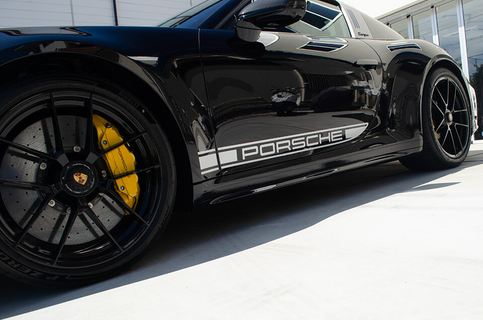 servFaces Coat Ultimaを施工したPORSCHE 911 Targa 4 GTSのドア