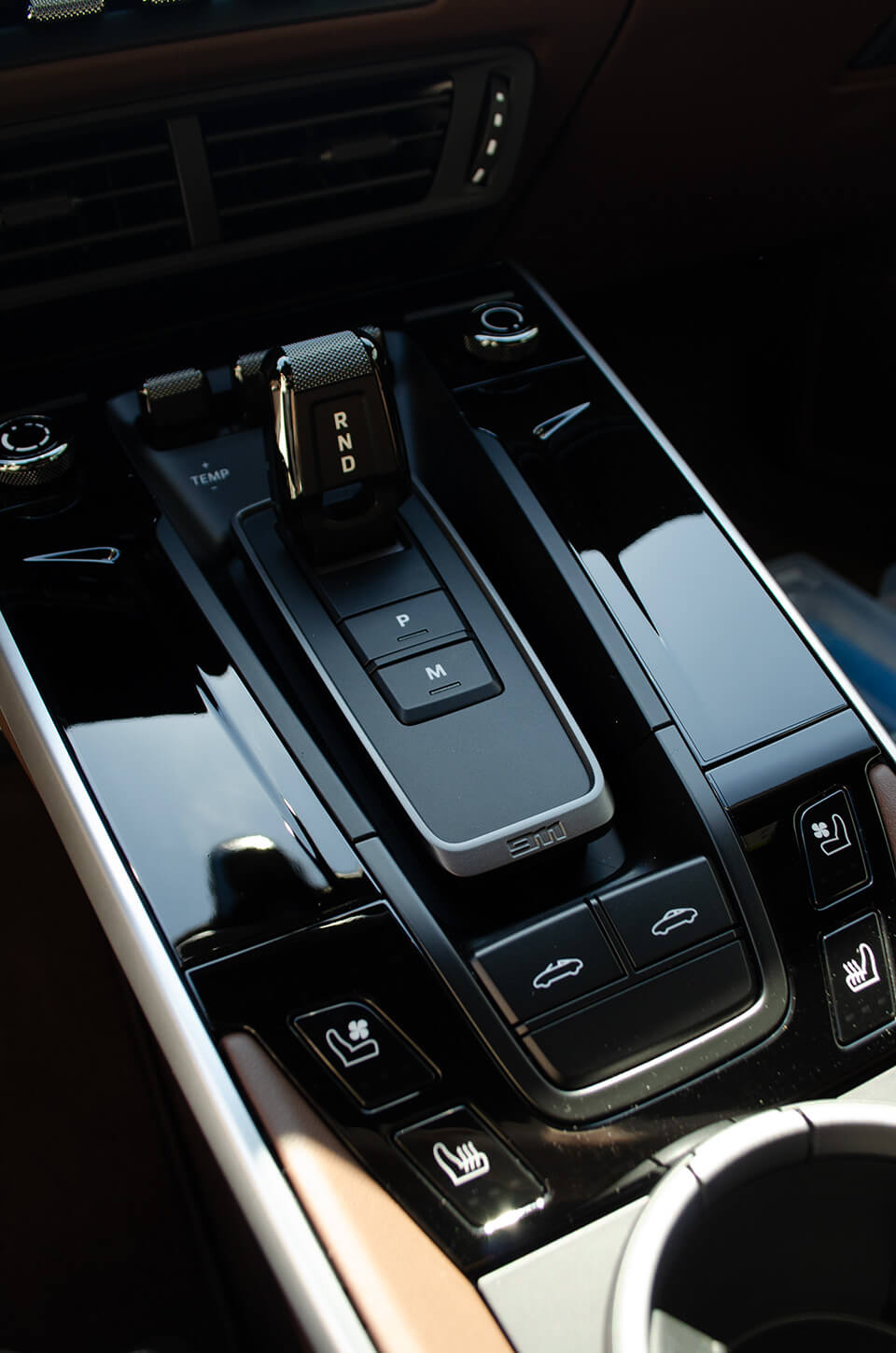 PORSCHE 911 Targa 4 GTSのセンターコンソール