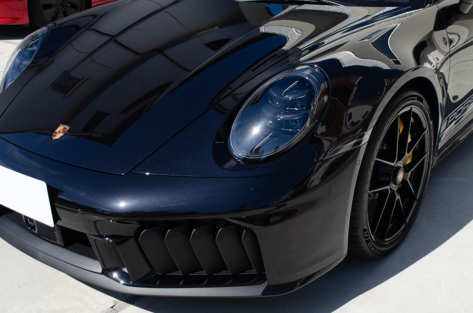 servFaces Coat Ultimaを施工したPORSCHE 911 Targa 4 GTSのボンネット